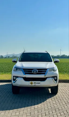 Toyota Hilux SW4 SR 4X2 2.7/ 2.7 Flex 16V Aut. 2017