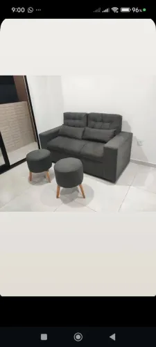 Sofá 3 lugares 2 banquetas redonda muito top