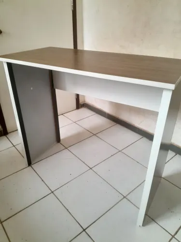 Escrivaninha p estudo e notebook