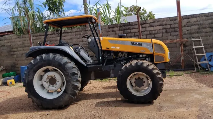 Trator VALTRA BM 110 4x4