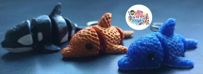 Chaveiros articulados orca, golfinho azul crochê e golfinho crochê tricolor
