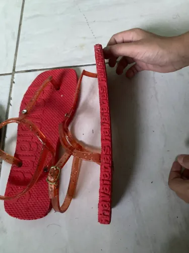 Sandália vermelha havaianas