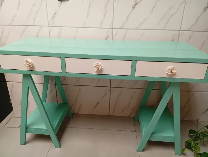 Mesa / escrivaninha