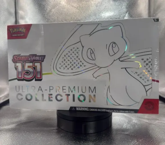 Pokémon TCG Ultra Premium Collection 151 - Scarlet & Violet - Inglês Lacrada