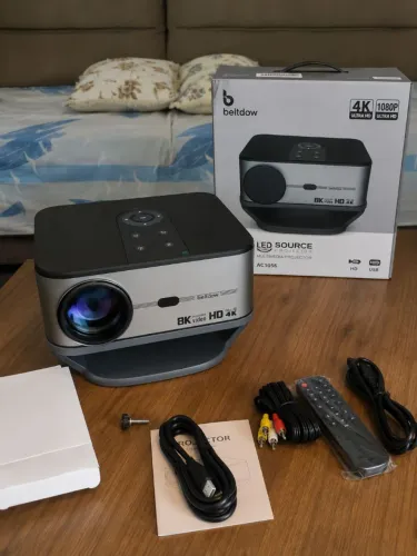 Projetor Bettdow AC1056 seminovo, 4K Ultra HD. Tela até 300" Polegadas