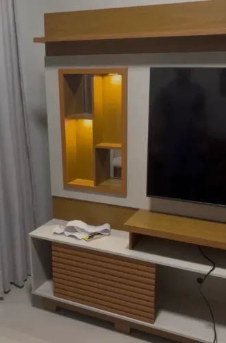 Rack com painel de TV
