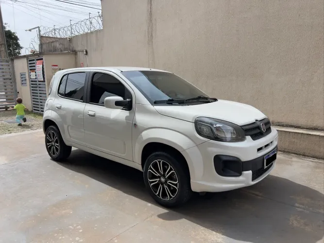 Fiat Uno Attractive 1.0 EVO Fire Flex 8V 5P 2021