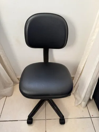 cadeira de escritório simples