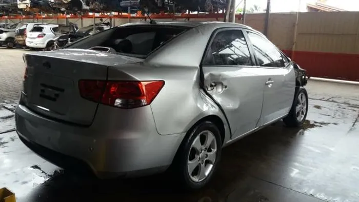 Peças usadas Kia Cerato 2010 2011 1.6 16v gasolina 126cv câmbio manual