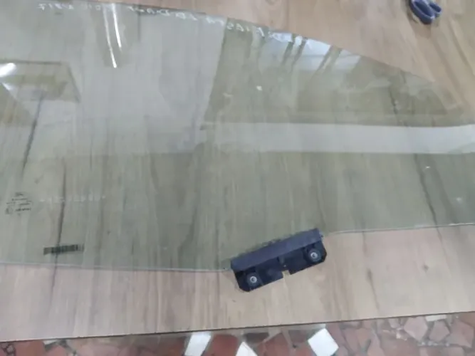 Vidro porta dianteira direita Ford fiesta