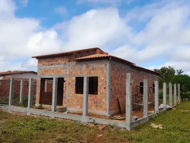 Terreno 1.100 m² com casa em construção em Conceição do Jacuípe (Berimbau)