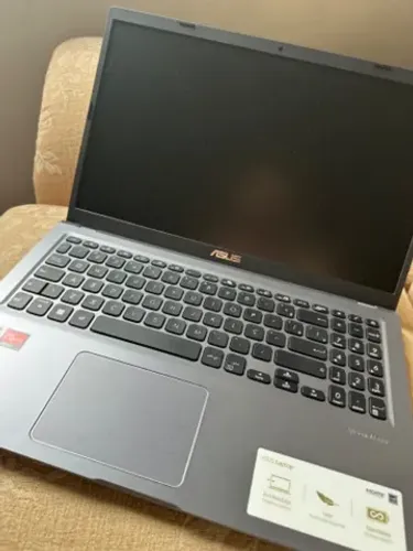 Notebook ASUS, sem nenhuma marca de uso, usado poucas vezes.