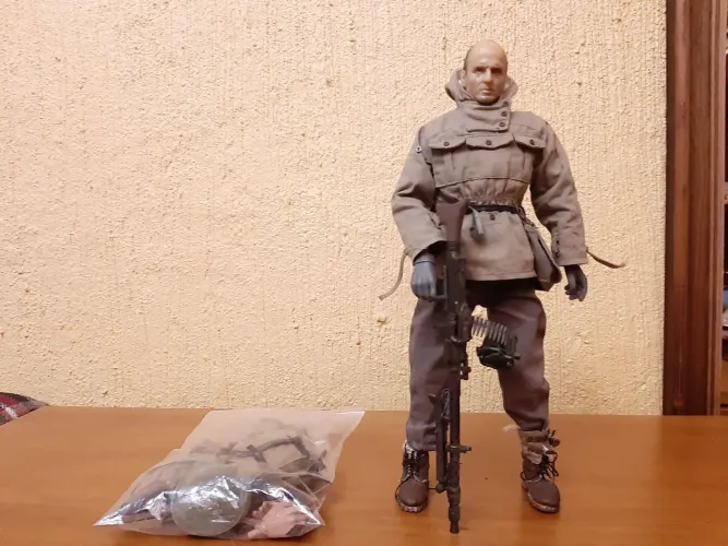 Boneco Toys city, Hot Toys MG34 Gunner 1/6