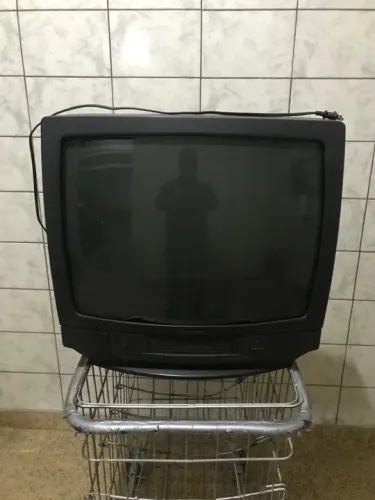 TV/VCR Sharp com vídeo cassete