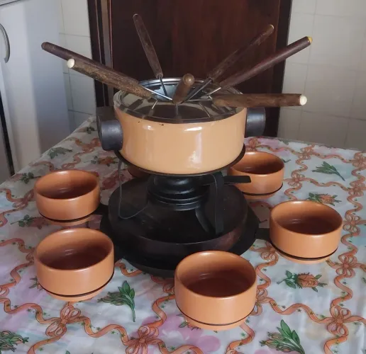 Conjunto de fondue estilo colonial