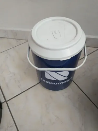 Cooler azul e branco