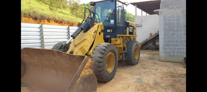 Pá carregadeira 924g ano 2007