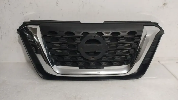 Grade frontal Nissan kickis