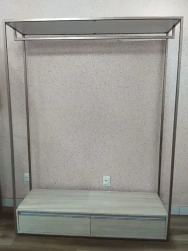 Vendo Metalon com móveis 