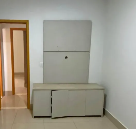 Rack com painel muito bem conservado
