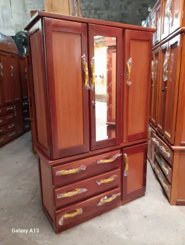 Guarda-Roupa Amadeirado com Espelho
