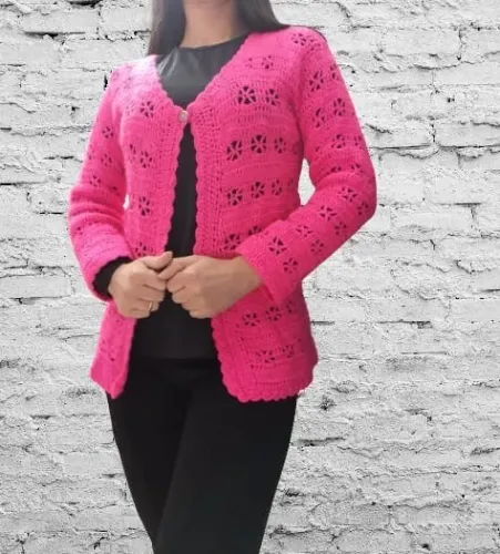 BLUSA DE CROCHE COM ABERTURA FRONTAL ROSA