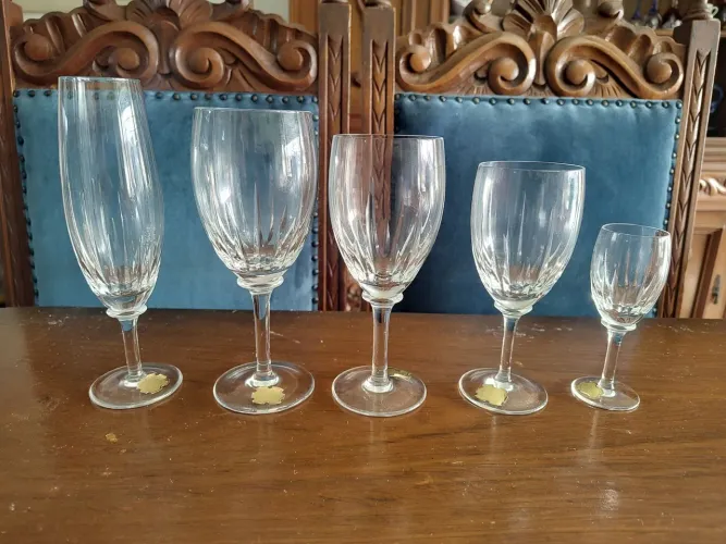 Conjunto de taças de cristal lapidado