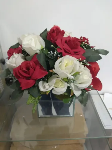 Arranjos florais artificiais
