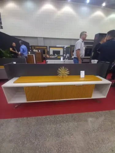  Bancada Para Sala De Estar Rack Para Sala Grande Com Pes De Ferro - Em Promoção 