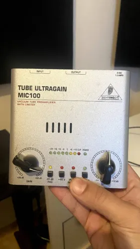Behringer MIC100 Tube Ultragain - Pré-amplificador de áudio