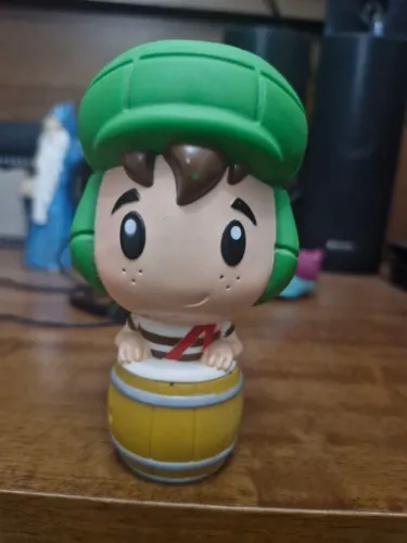 Boneco Chaves no barril - Colecionável Giraffas