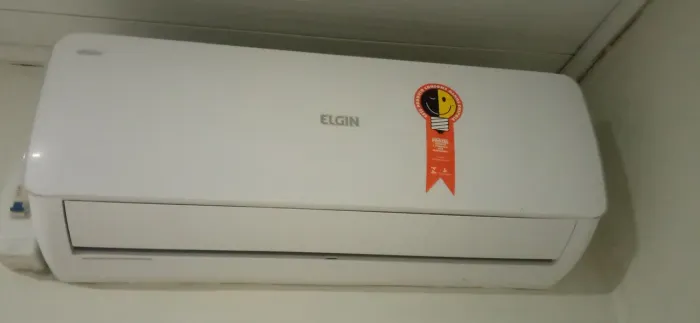 AR CONDICIONADO ELGIN 12.000 BTU SILENCIOSO E GELA MUITO.