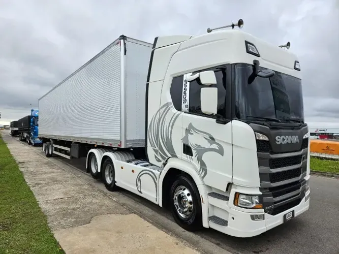 Scania R450 6x2 Highline Ano 2023 Euro 5 Geladeira Carreta Baú Facchini Ano 26 0km
