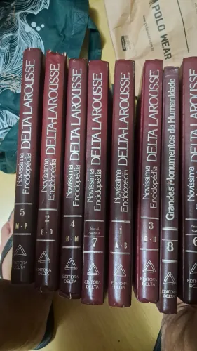 Coleção de 8 livros enc. Delta Larosse pix em dinheiro