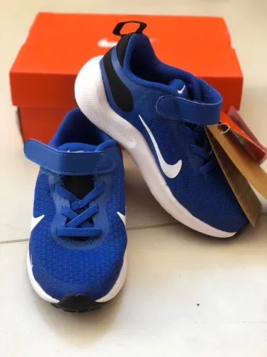 Tênis Nike Revolution 7 NOVO original 