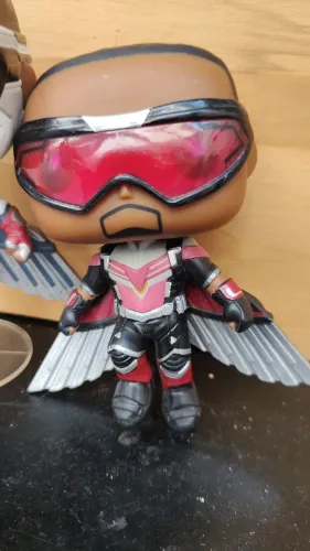 funko pop falcon 812