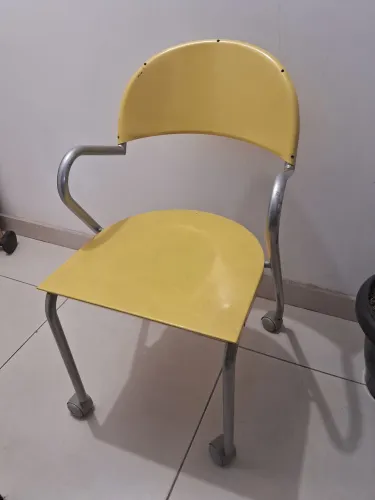 Cadeira Amarela tok stok com Rodinhas - Conforto e Design