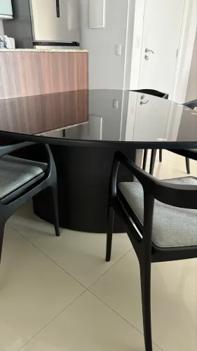 Linda mesa de jantar de madeira laca preta fosca 