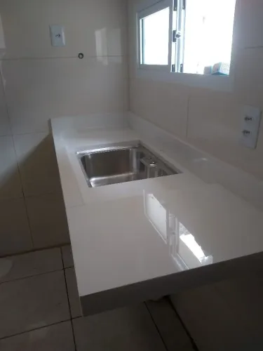Pias esculpida de porcelanato.