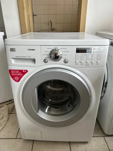 Lava e seca LG 220 volts impecável