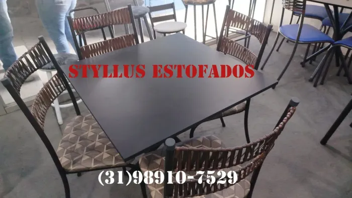Mesa de Jantar em Madeira - 4 Lugares