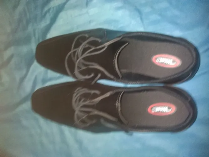 Vendo um par de sapato novo na caixa