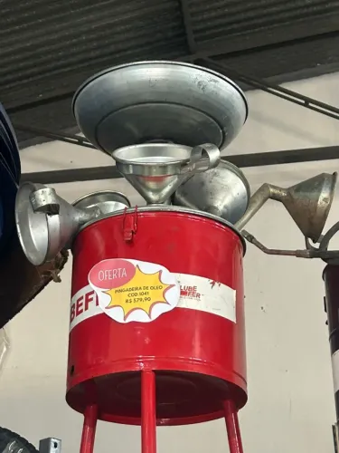 Pingadeira de Óleo Lubefer Uso Profissional para Lubrificação Industrial