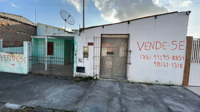 Vendo uma casa no parque ipê metragemm 10×30 o ponto ao lado faz parte do terno também