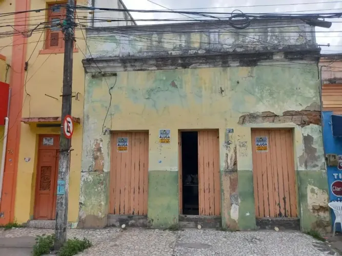 VARADOURO - LOJA TÉRREA NASCENTE PRÓXIMO AO LARGO DO VARADOURO 48 M2 E WC SOCIAL