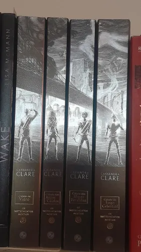 Coleção Os Instrumentos Mortais - Cassandra Clare