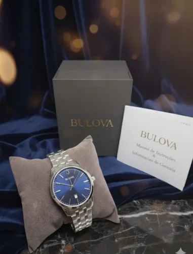 Relógio Bulova masculino Classic Sutton com mostrador azul, referência 96B338.