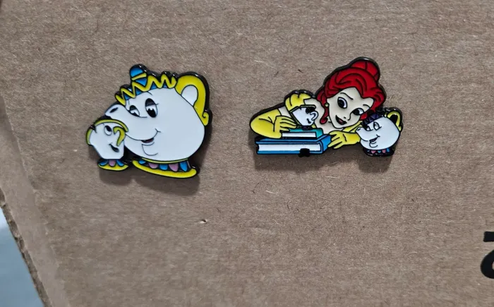 Broche Pin de Metal da Bela e a Fera