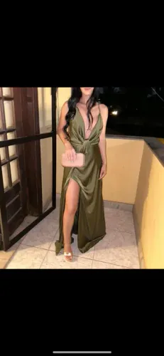 Vendo vestidos de festas 1 azul, 1 dourado e 1 verde 400,00 cada vestido
