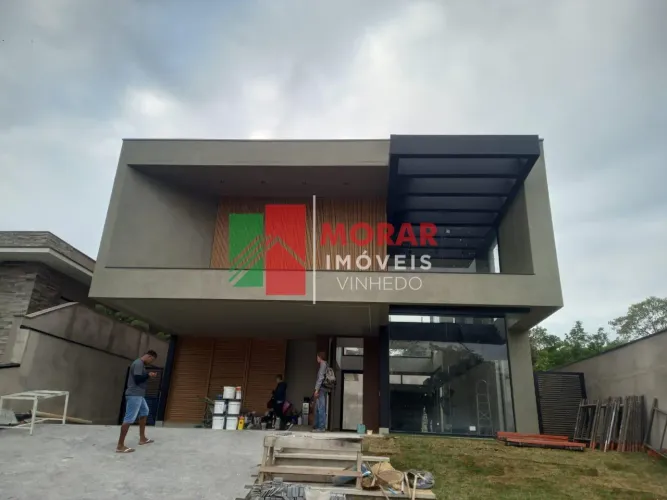 Casa de Alto Padrão no Condomínio Vale do Itamaracá com 3 suítes, Valinhos SP